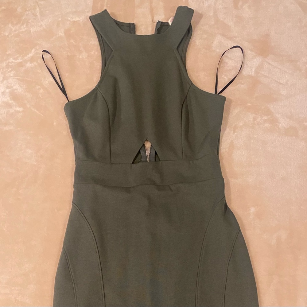 Dress - Picture 3 of 5